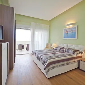 Apartment Almar 